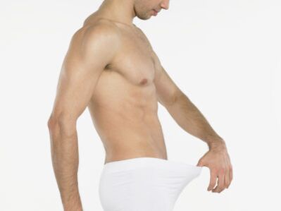 Un homme veut agrandir son pénis tout seul